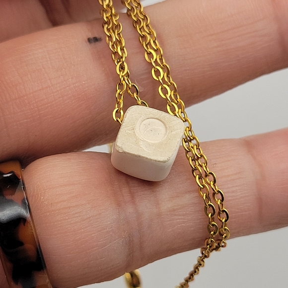 Gold Floral Ceramic Pendant Necklace 18" - Picture 10 of 11